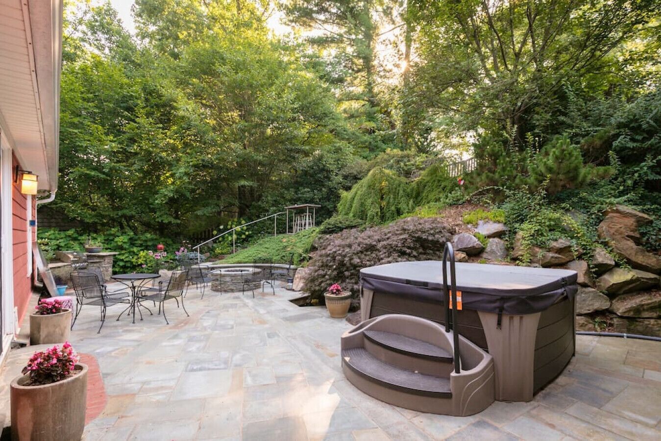 Cardinal Cottage - Hot tub!