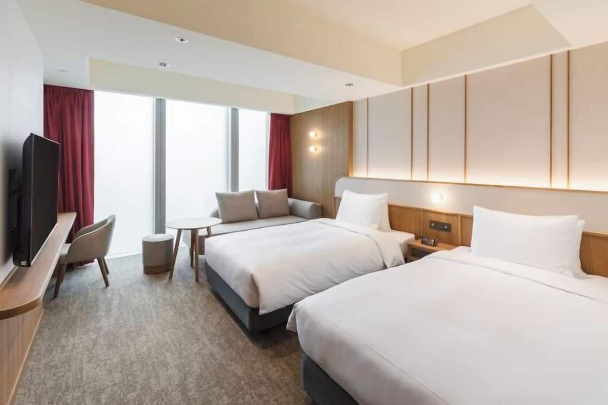 Free minibar, in-room safe, desk, blackout curtains