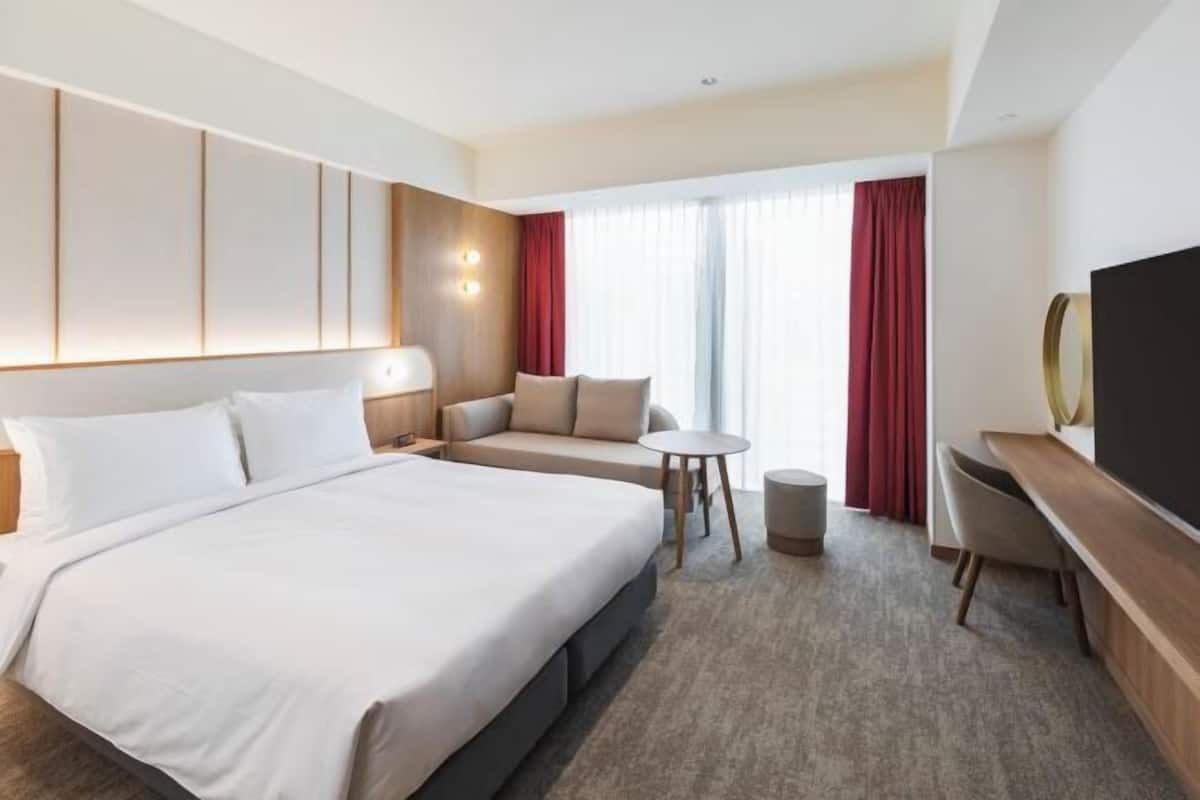 Artículos del minibar gratis y caja de seguridad en la habitación