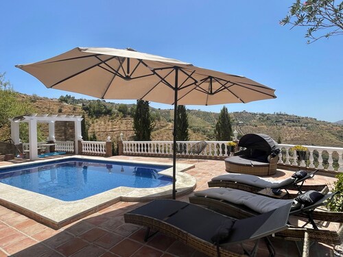 Villa  with 3 bedrooms and 4  bathrooms  and big private swimming pool 