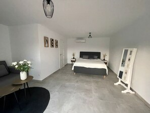 3 chambres, fer et planche à repasser, Wi-Fi, draps fournis