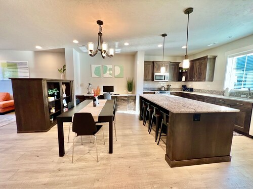 Riverside Retreat - Luxury Living Steps From the Pool, Boise River & Greenbelt