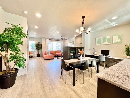 Riverside Retreat - Luxury Living steps from the Pool, Boise River & Greenbelt