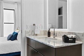 2 عدّة غرف نوم ومكتب ومكواة/لوح كي وواي فاي