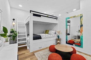 2 bedrooms, desk, iron/ironing board, WiFi