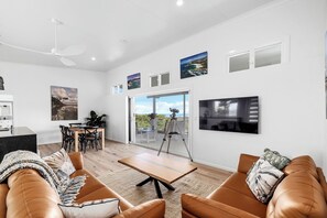 TV - Altitude - Pet-Friendly, Romantic, Accessible (Coffs Harbour)