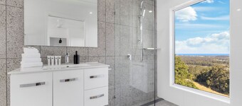 Altitude Pet-Friendly, Romantic, Accessible, Hinterland and Ocean Views