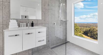 Altitude Pet-Friendly, Romantic, Accessible, Hinterland and Ocean Views