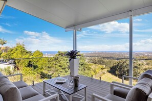 Outdoor dining - Altitude - Pet-Friendly, Romantic, Accessible (Coffs Harbour)