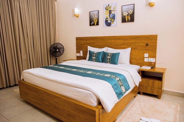 Standard-Doppelzimmer | Zimmersafe, Schreibtisch, Bügeleisen/Bügelbrett, kostenloses WLAN