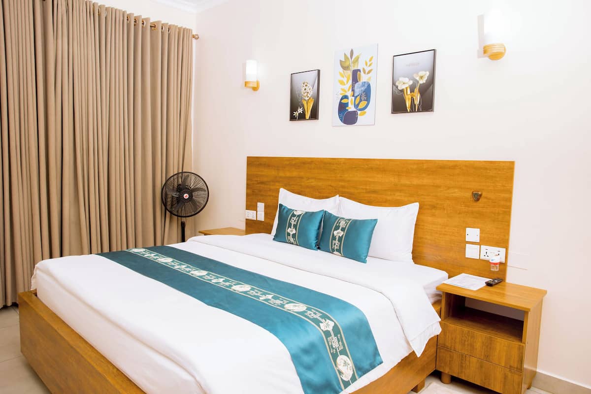 Standard Double Room | In-room safe, desk, iron/ironing board, free WiFi