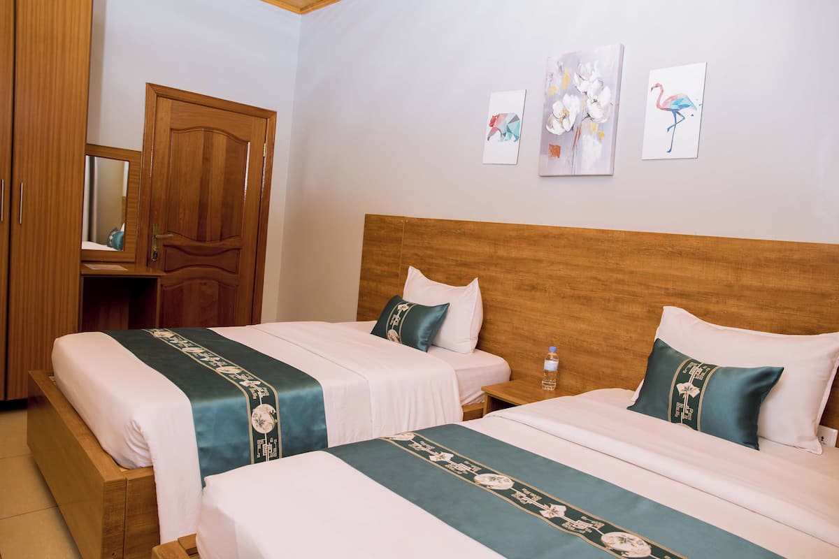 Caja de seguridad en la habitación y escritorio