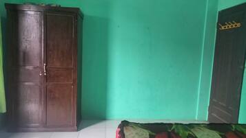 Double Room | Laptop workspace, free WiFi, bed sheets