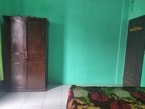 Double Room | Laptop workspace, free WiFi, bed sheets - Hotel O Nany Asoka Syariah Near Anyong Cafe Studio (Medan)