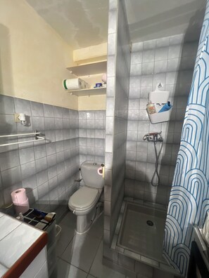 Dusche, Haartrockner, Bidet, Seife