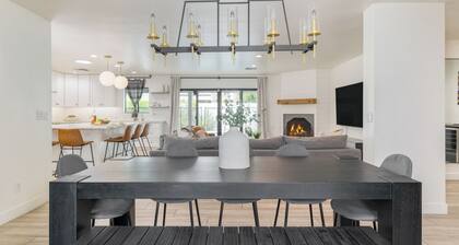 Backyard Pool, PuttingGreen, Playground | Modern 5BDR | White Agate by AvantStay