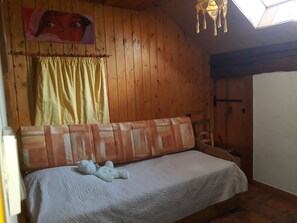 3 chambres, fer et planche à repasser, accès au Wi-Fi (inclus)