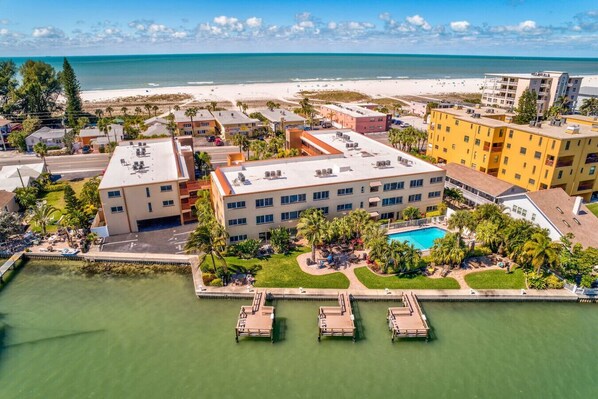 Exterior - Your Treasure Awaits! Sandy Beach + Bay & Pool! (Treasure Island)