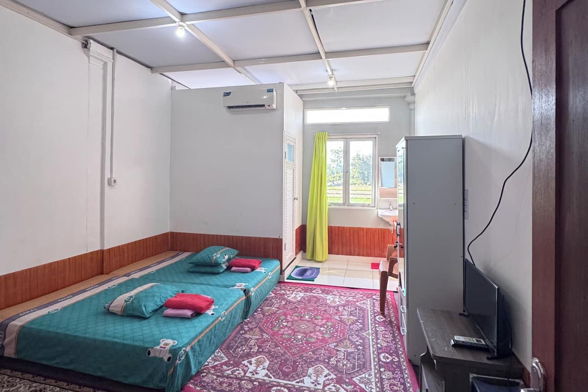 Standard Room | WiFi (free), bed sheets