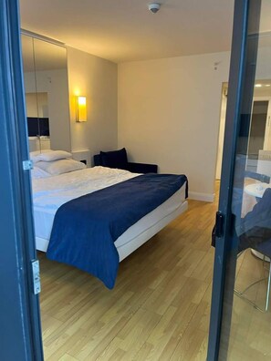 디럭스 아파트 | 거실 공간