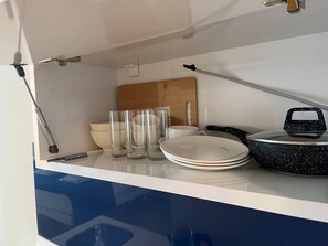 디럭스 아파트 | 전용 주방 | 냉장고, 전자레인지, 쿡탑, 조리 도구/접시/주방 기구