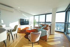 Elite Apartment | 3 bedrooms, iron/ironing board, free WiFi, bed sheets - Condo Exceptional 3BR (Box Hill)