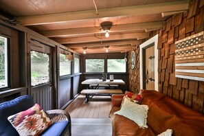 Smart TV, fireplace, video games, stereo