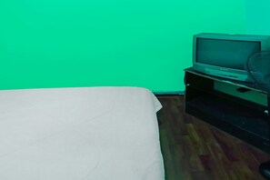 Double Room | Laptop workspace, free WiFi, bed sheets - Hotel O Paris SyariahNearTempat Makan Pagi Sore Nohil (Batam)
