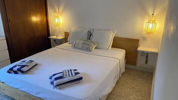 3 slaapkamers, een strijkplank/strijkijzer, gratis wifi, beddengoed