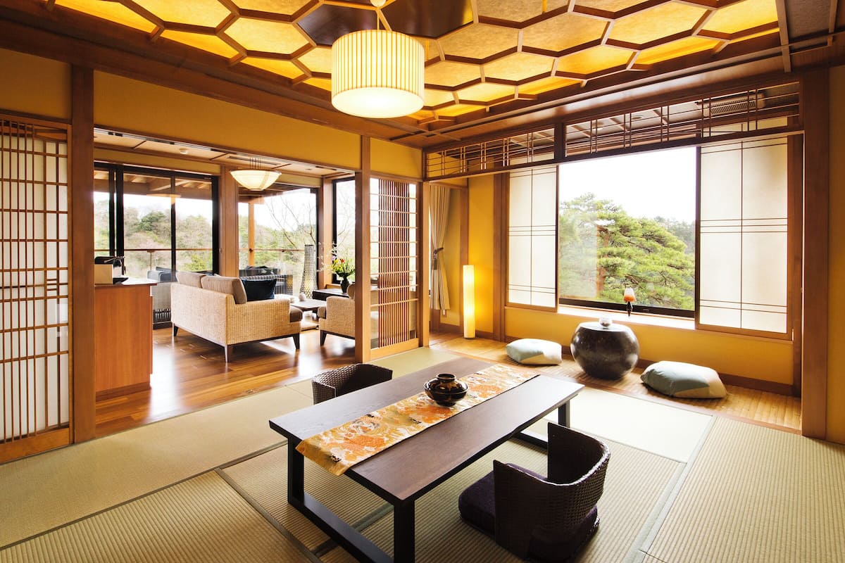 Premium Suite | In-room safe, iron/ironing board, free WiFi, bed sheets