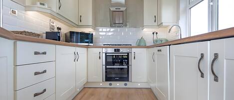 Fridge, oven, stovetop, toaster