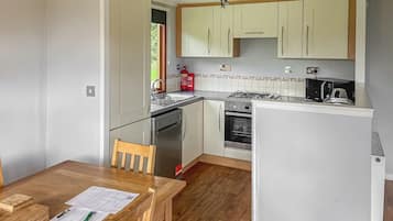 Fridge, oven, stovetop, toaster