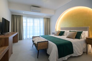 Deluxe Studio Suite | Premium bedding, memory-foam beds, in-room safe, individually decorated - Hotel Estefanía Boutique Suites  (Arona)