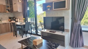 Huoneisto, 1 makuuhuone, esteetön, parveke | Oleskelualue
