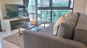 Apartment, 1 Bedroom, Accessible, Balcony | Living area