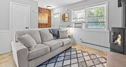 Convenient 1BR Close to Downtown