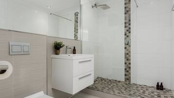 Comfort Apartment | Bathroom
