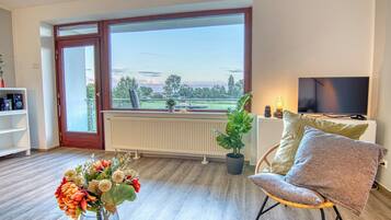 Een smart-tv en een stereo
