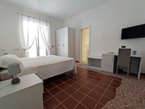 3 soverom, safe på rommet, skrivebord og strykejern/-brett