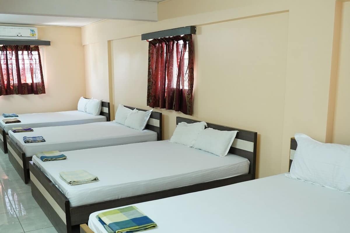 family quadruple room | desk, soundproofing, rollaway beds, bed sheets