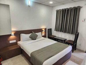 Deluxe Room | 1 bedroom, free WiFi - Fort View Resort (Chhatrapati Sambhajinagar)
