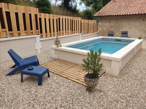 حمّام سباحة خارجي