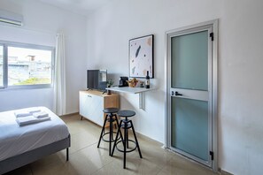 Estúdio | Individualmente decorados, individualmente mobiliados, escrivaninha