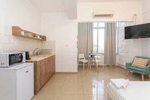 Studio | Individually decorated, individually furnished, desk, iron/ironing board - PORT CITY HAIFA - Jaffa Apartments (Haifa)