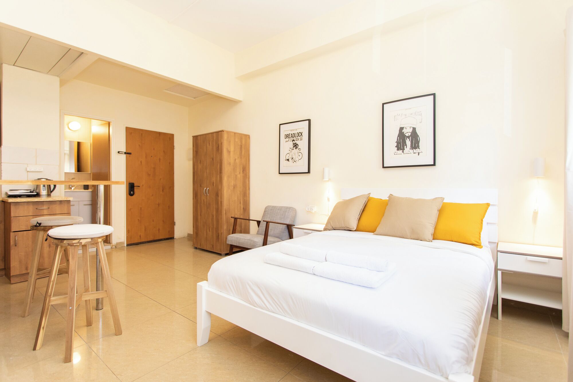 Estúdio | Individualmente decorados, individualmente mobiliados, escrivaninha