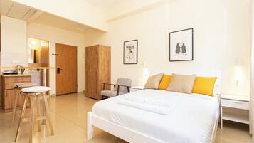 Estúdio | Individualmente decorados, individualmente mobiliados, escrivaninha