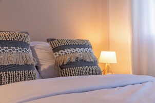 Decoración personalizada, muebles diferentes y escritorio 