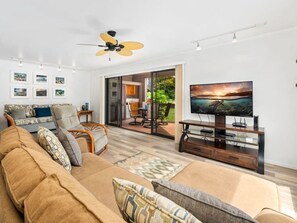 DVD player - Spacious Suite W/Lanais and AC-Kanaloa at Kona 404 (Kailua-Kona)