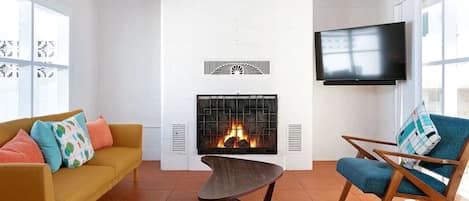 Televisor intel·ligent i llibres