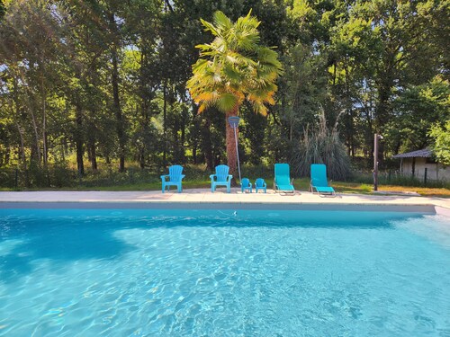 Maison familiale sur vaste terrain avec piscine privée